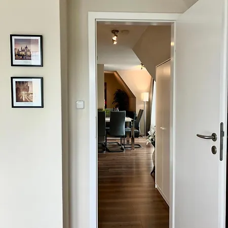 Airport Business Apartment *